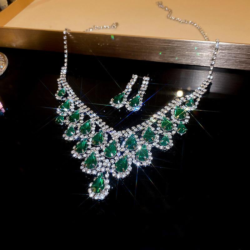 Light luxury diamond-encrusted water drop necklace, fashionable personality, heavy industry neck chain, bridal evening dress, high-end accessories