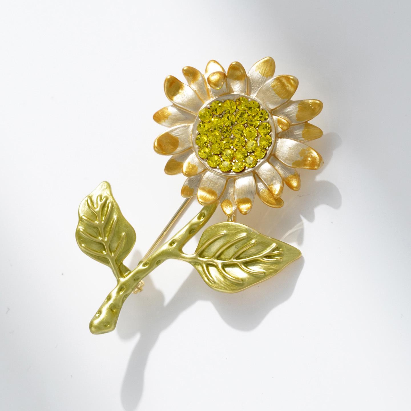 Bo Xin Yun Vintage Gold-Plated Copper Sunflower Brooch with Green Enamel