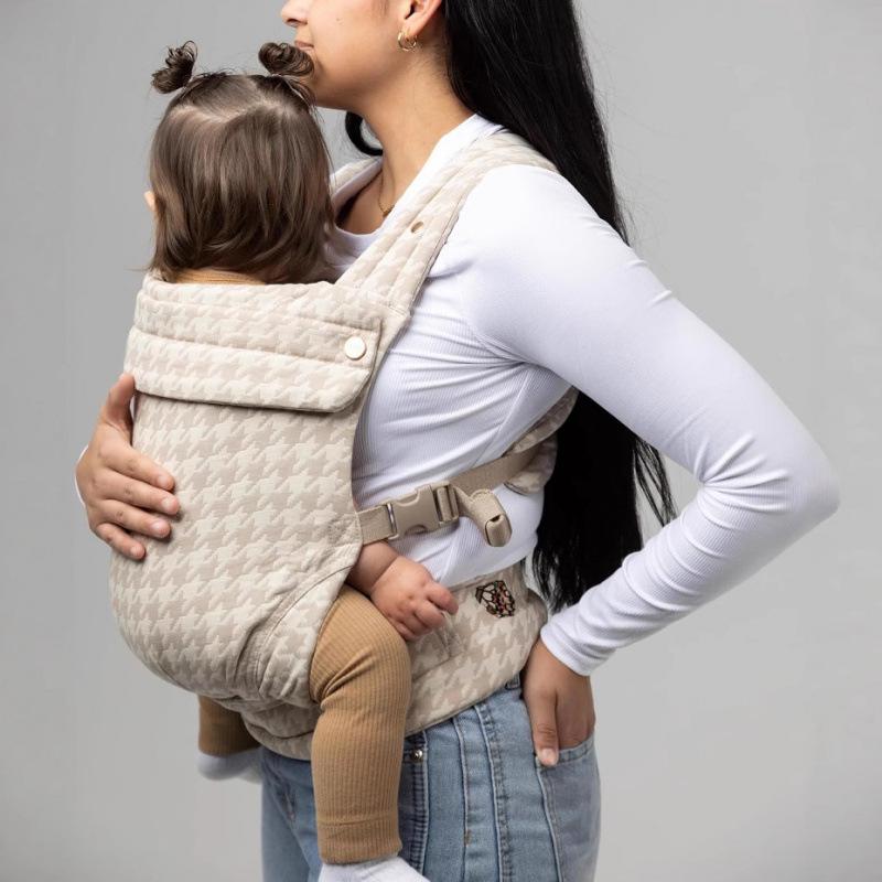 Dubultu plecu bērnu pārnēsāšanas sistēma ar