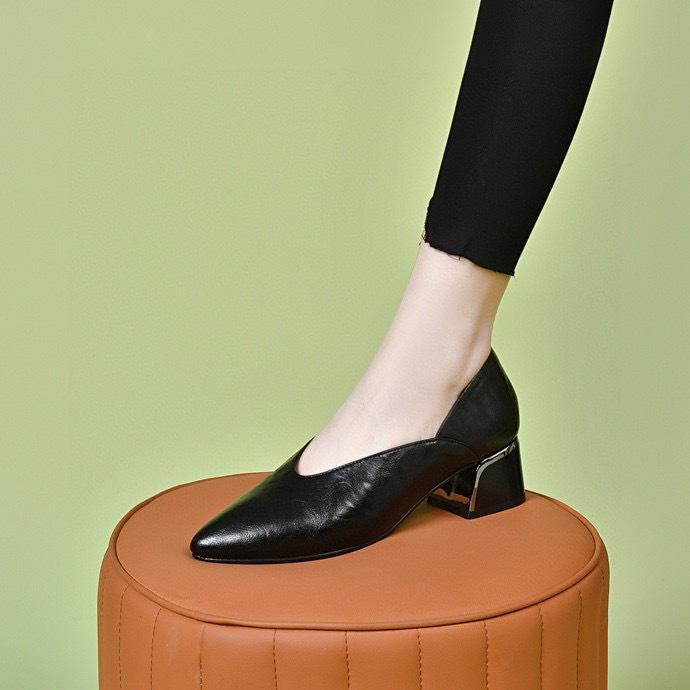 Pointed Head Shallow Mouth Single Shoes Women's Spring New Simple and Generous Two Height One Pedal Work Shoes