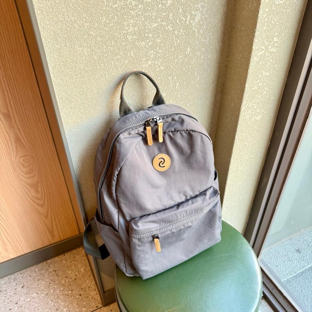 Rucksack für Damen, modischer Reiserucksack, leichter Reiserucksack für die Arbeit, Pendeln, Computertasche