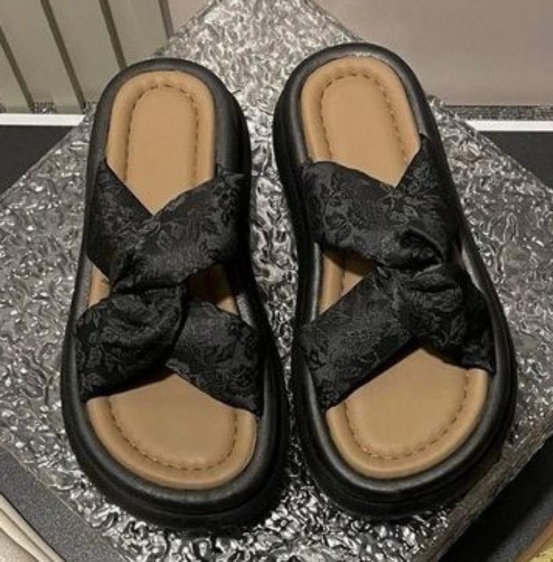 Slippers Female Summer Outside Wear New Thick Soles with Skirts Fashion Seaside Beach Sandals