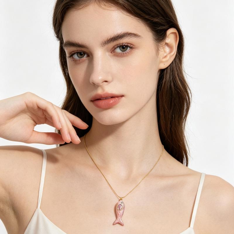 Summer Gemstone Fish-Shaped Pendant Necklace – Simple & Versatile Clavicle Chain