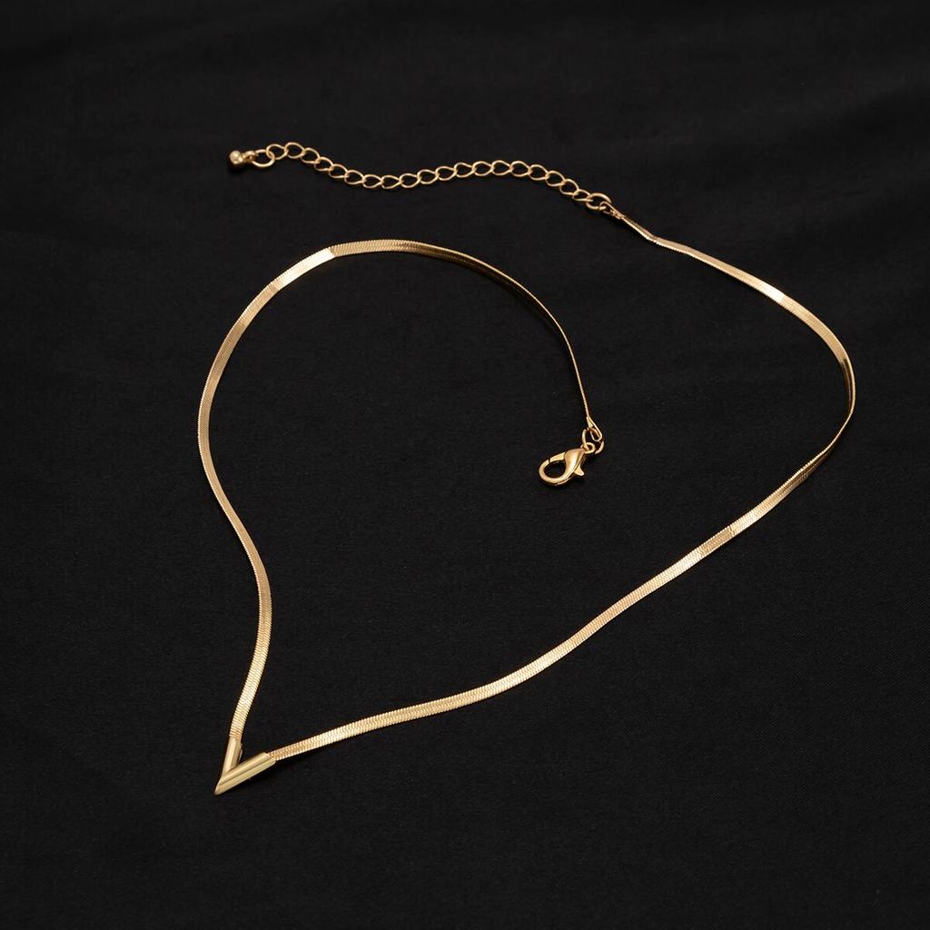 Vintage Prosty Płaski Wężowy Naszyjnik Łańcuszek na Obojczyk dla Mężczyzny Kreatywny Wisiorek w Kształcie V Choker Biżuteria Akcesoria Steampunk Mężczyźni Nowy