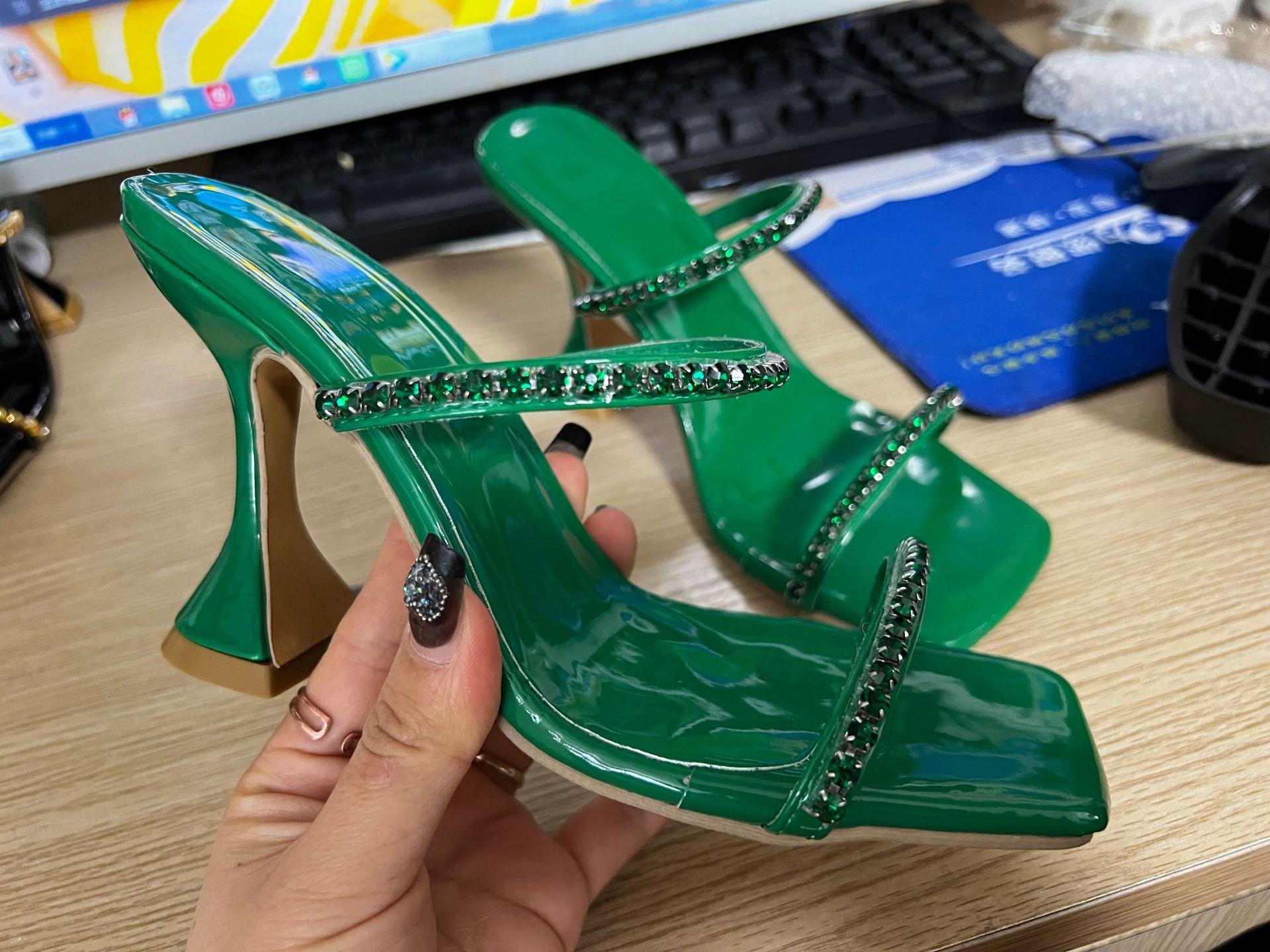 

Женские тапочки на каблуках, дышащие, квадратные, модные босоножки, со стразами, ультра-высокий каблук, классные тапочки для женщин 36 зелёный