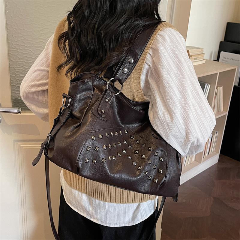 Vintage Large Capacity Rivet Tote Bag Women's Shoulder Underarm Bag