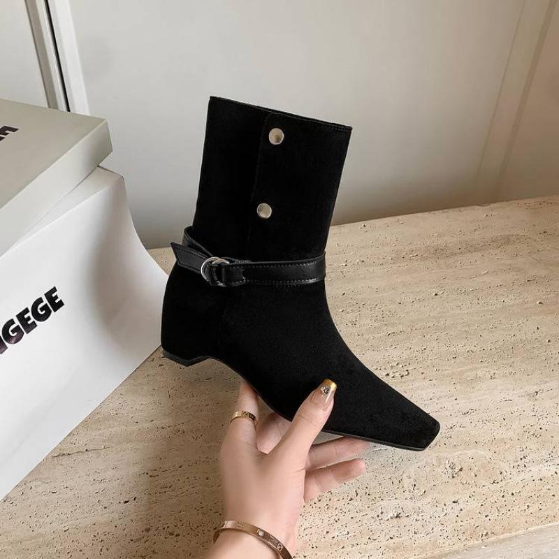 

Autumn and winter women s leather boots medium heel large size women s boots versatile comfortable wedge heel beef tendon sole new low boots she 39 чёрный