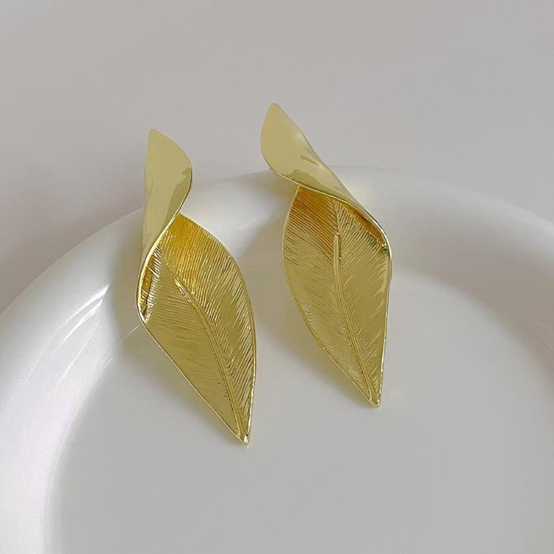 Exaggerated Vintage Irregular Leaf Alloy Earrings For Women