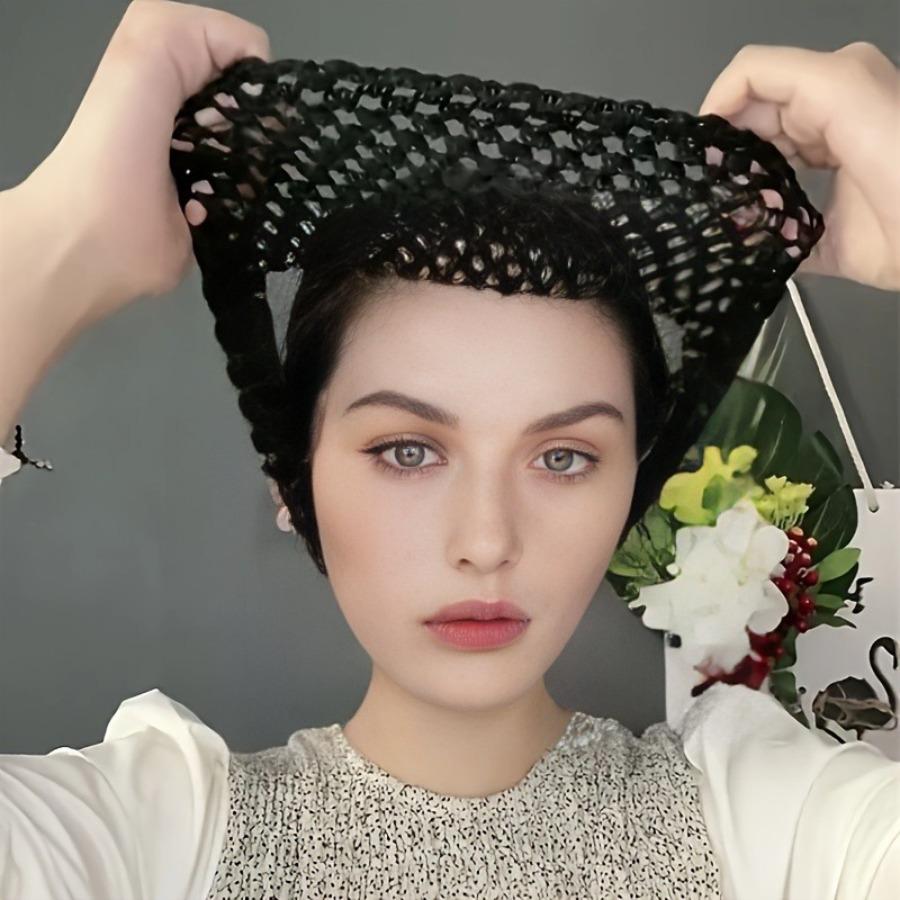 Stylová černá krajková čelenka: Základní a módní kousek pro každodenní nošení