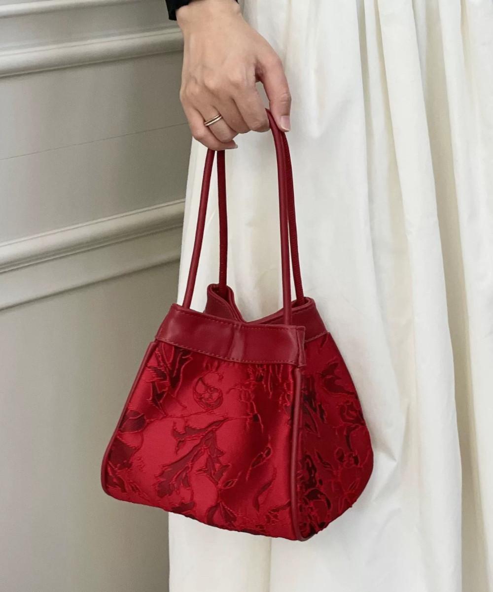 

2026 New Red Jacquard Bridal Bag Wedding Gift Handbags Women s Clutch Temperament Elegant Daily Bucket One Shoulder Pack (20cm<Max Length<30cm) красный