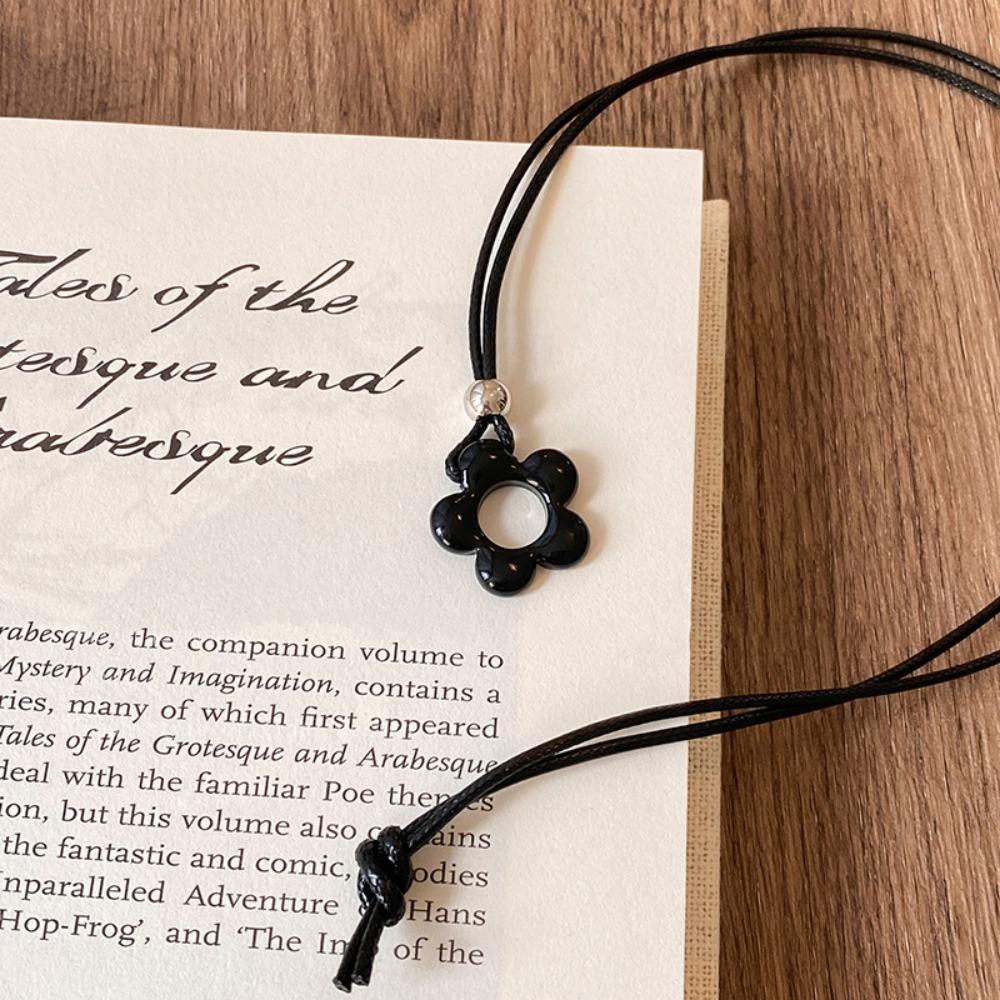 Resin Flower Pendant Long Chain Necklace Handmade Charm Adjustable Sweater Chain Rope Chain Pendant Necklace Fashion Accessory