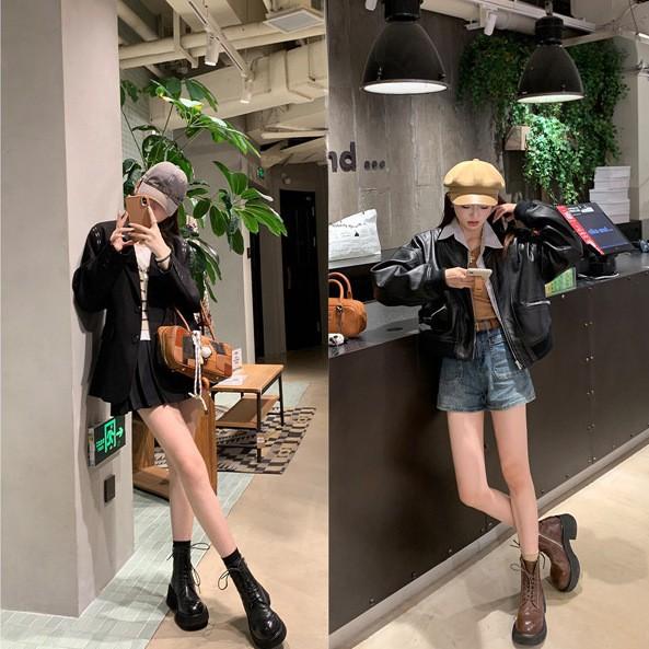 Traubenfarbene Damen-Retro-Lokomotiv-Kurzstiefel mit Schnalle, runder Zehenpartie, dicker Sohle und erhöhendem mittelhohem Schaft sind vielseitig für Mädchen in au.