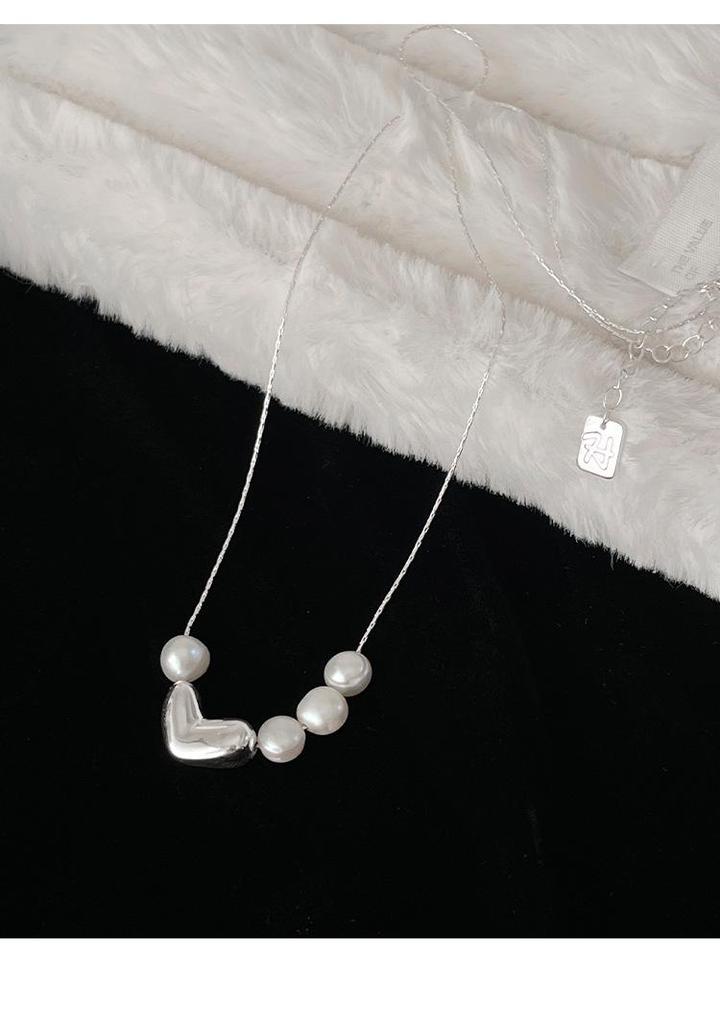 Elegant Pearl Heart Necklace - Trendy Irregular Choker for Women