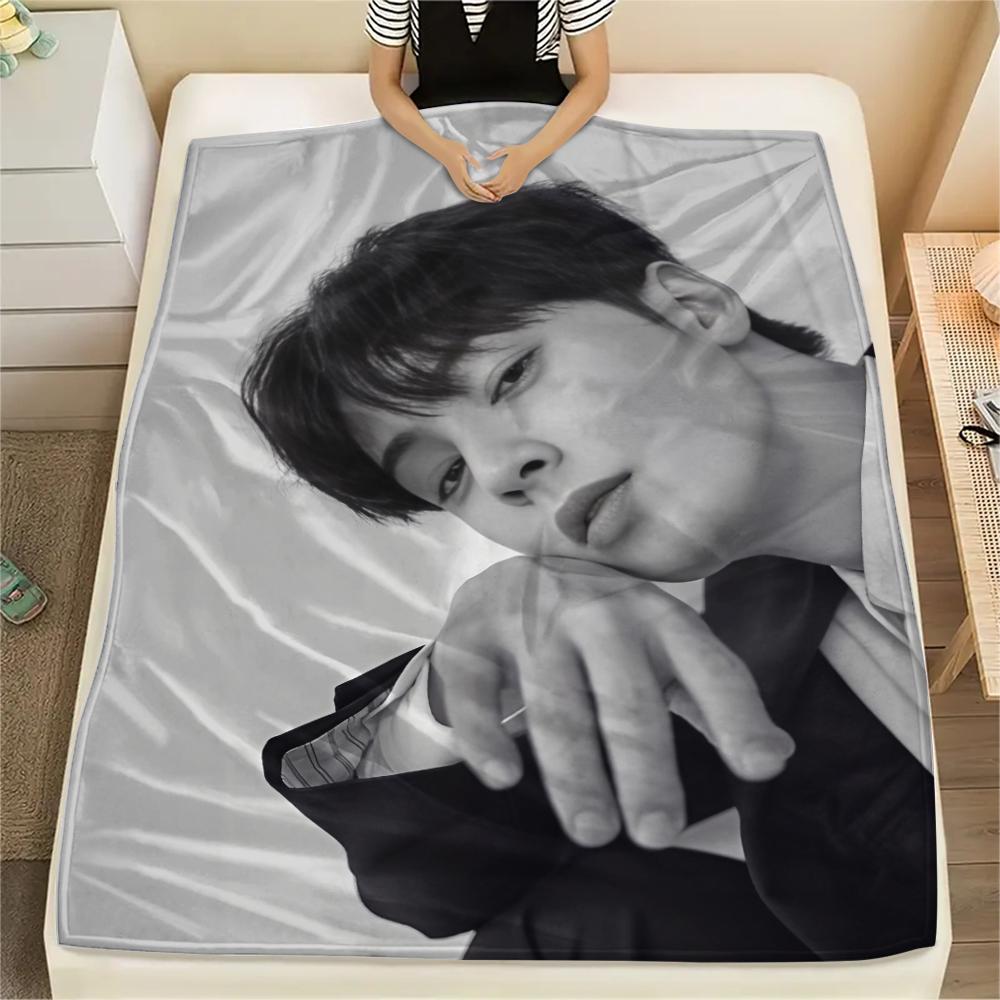 1 STuks Cha Eun-woo Print Flanellen Deken, Hoge Kwaliteit Alle Seizoenen, Woondecoratie, Warmte en Comfort, Perfect voor Kerstcadeaus