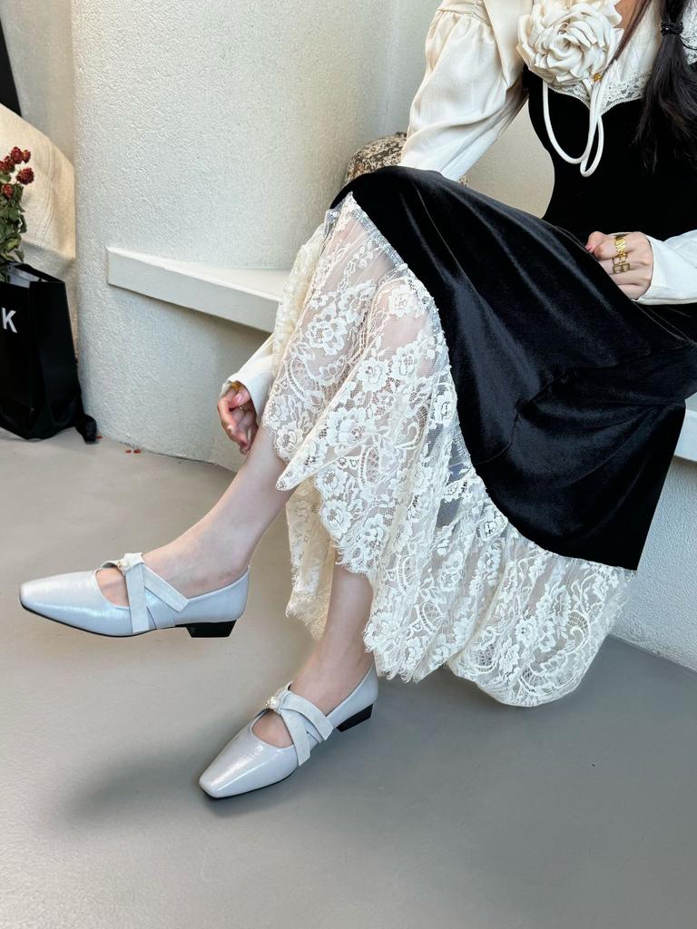 Retro square head single shoes women's thick heels are not tired of feet French high heels women's outer wear socialite style pearl cross belt shoes