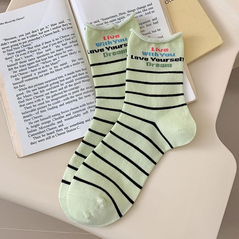 Women's Sports Mid-calf Socks, Cotton Mid-calf Long Calf with Horizontal Stripes and Rolled Fringes, Casual Socks for Autumn and Winter