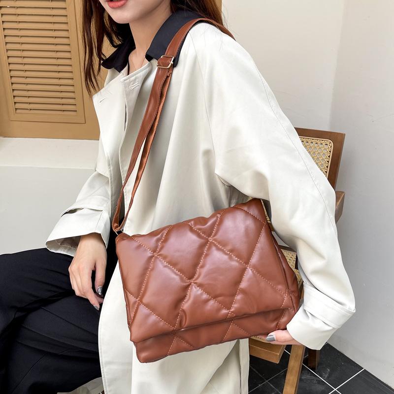 Down Bag Women's Autumn and Winter 2025 New Trendy Rhombus Small Square Bag Versatile Large Capacity Shoulder Messenger Bag