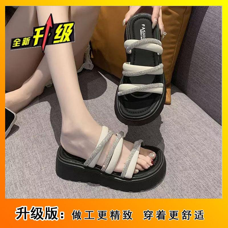 One word with casual flat bottom sandals tide ins2025 summer new popular outer wear round head rhinestone thick bottom slippers