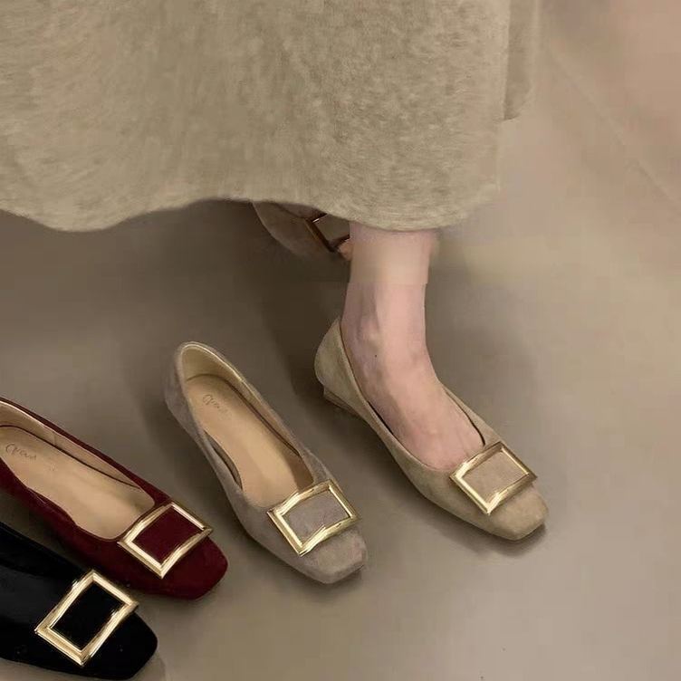 French retro square head low heel shallow mouth single shoes 2025 autumn new versatile temperament metal square buckle commuter shoes women