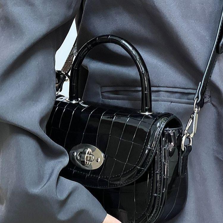 Textured Handbag Niche Design Messenger Bag Women'S Fashion Shoulder Portable Saddle Bag Women