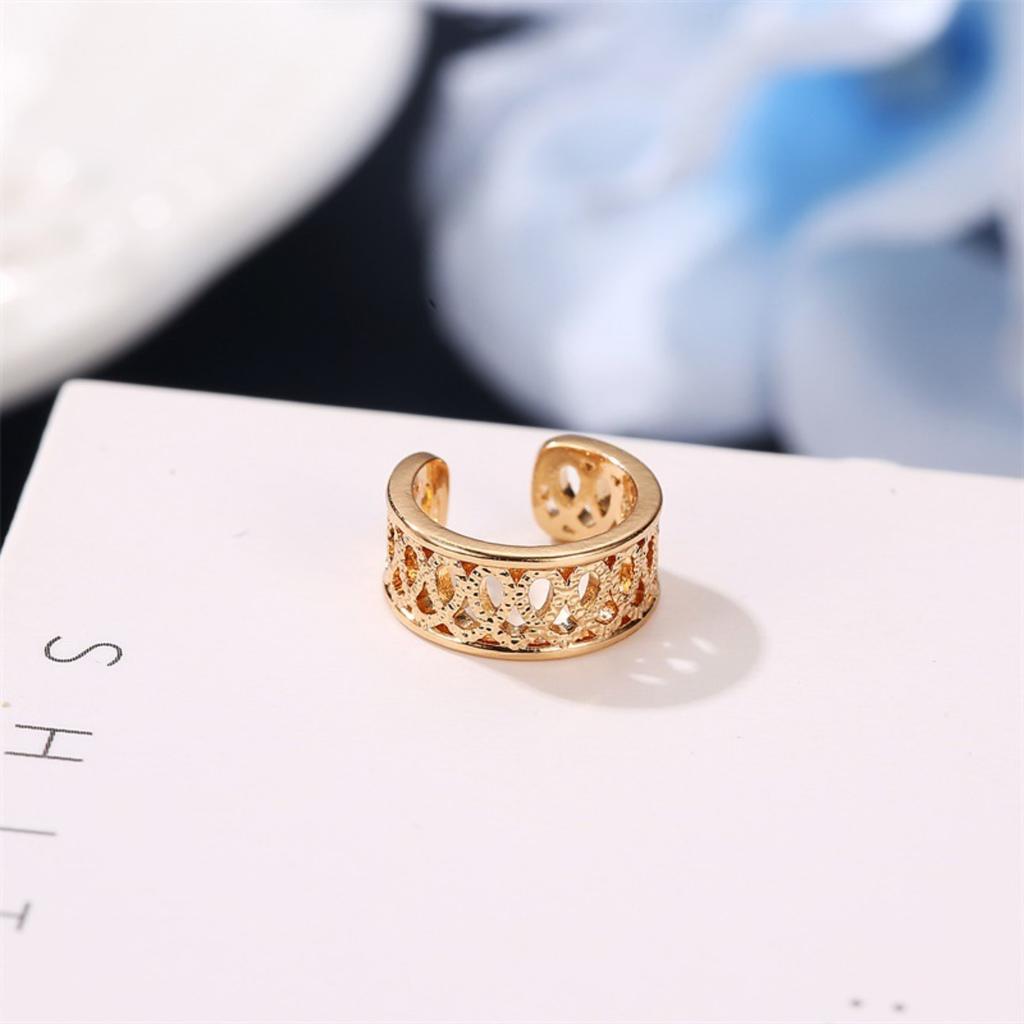 Open Lace Pattern Ear Cuff Gold Tone Filigree Hollow Ear Clip Non Piercing Ear Jewelry for Women