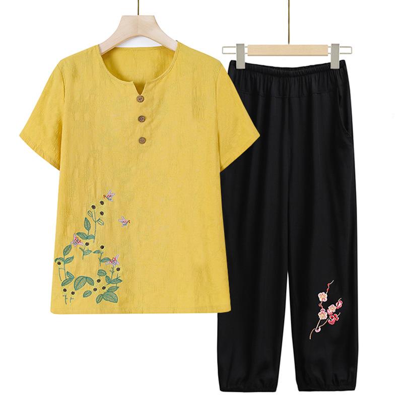 Summer Middle-aged and Elderly Women's Large Size Ethnic Style Embroidery Seven-minute Sleeve T-shirt Suit Mother Fashionable Tops