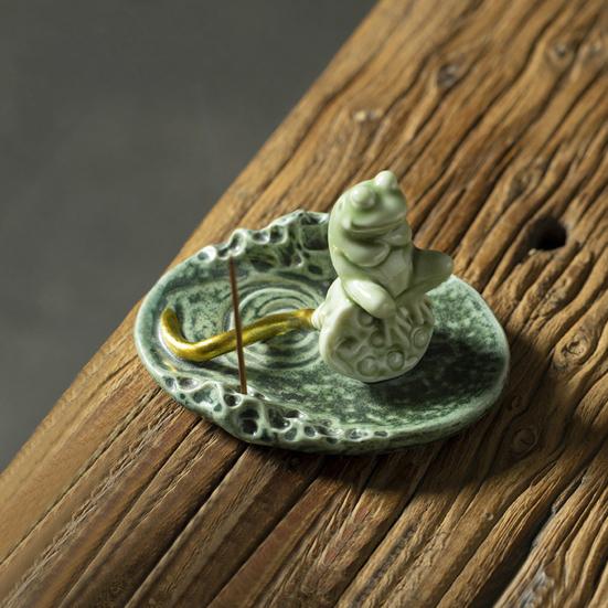 Meditation Frog Incense Stick Holder Ceramics Lotus Leaf Sitting Frog Incense Burner Home Office Desktop Decoration Ornament
