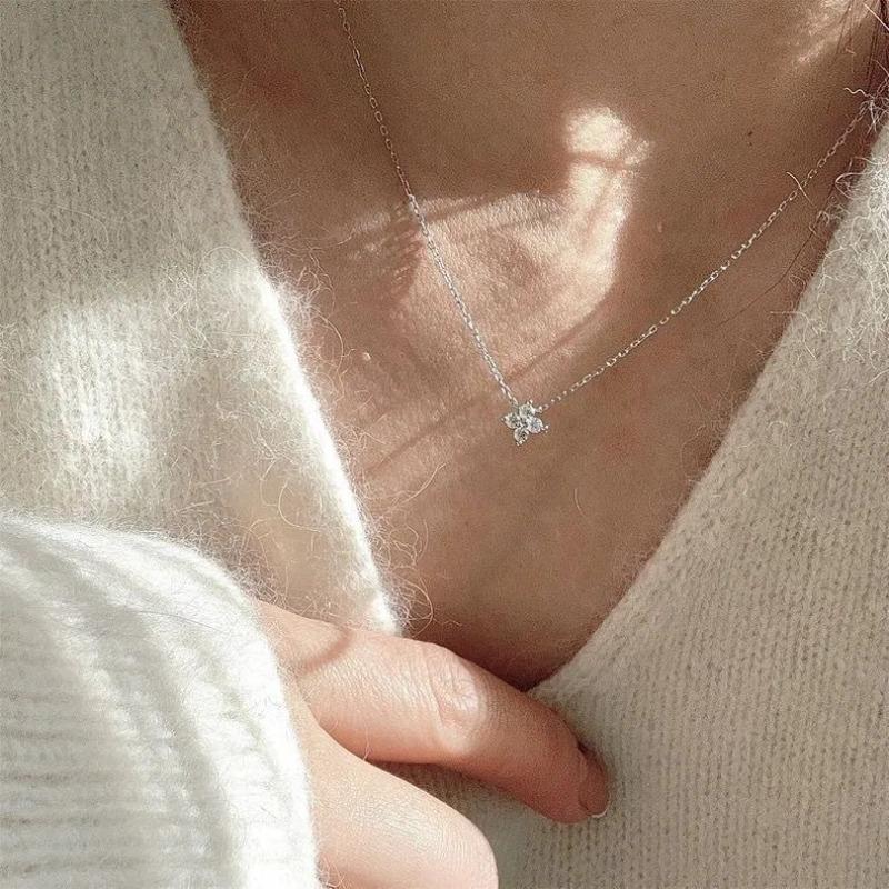 Lucky Four-Leaf Clover Necklace - Women's Unique High-End Design Lockbone Chain - Versatile Luxury Neck Chain