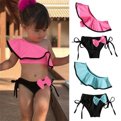 Traje de baño de verano para niños con volantes y mangas cortas, pantalones cortos triangulares con hombros descubiertos y abertura.