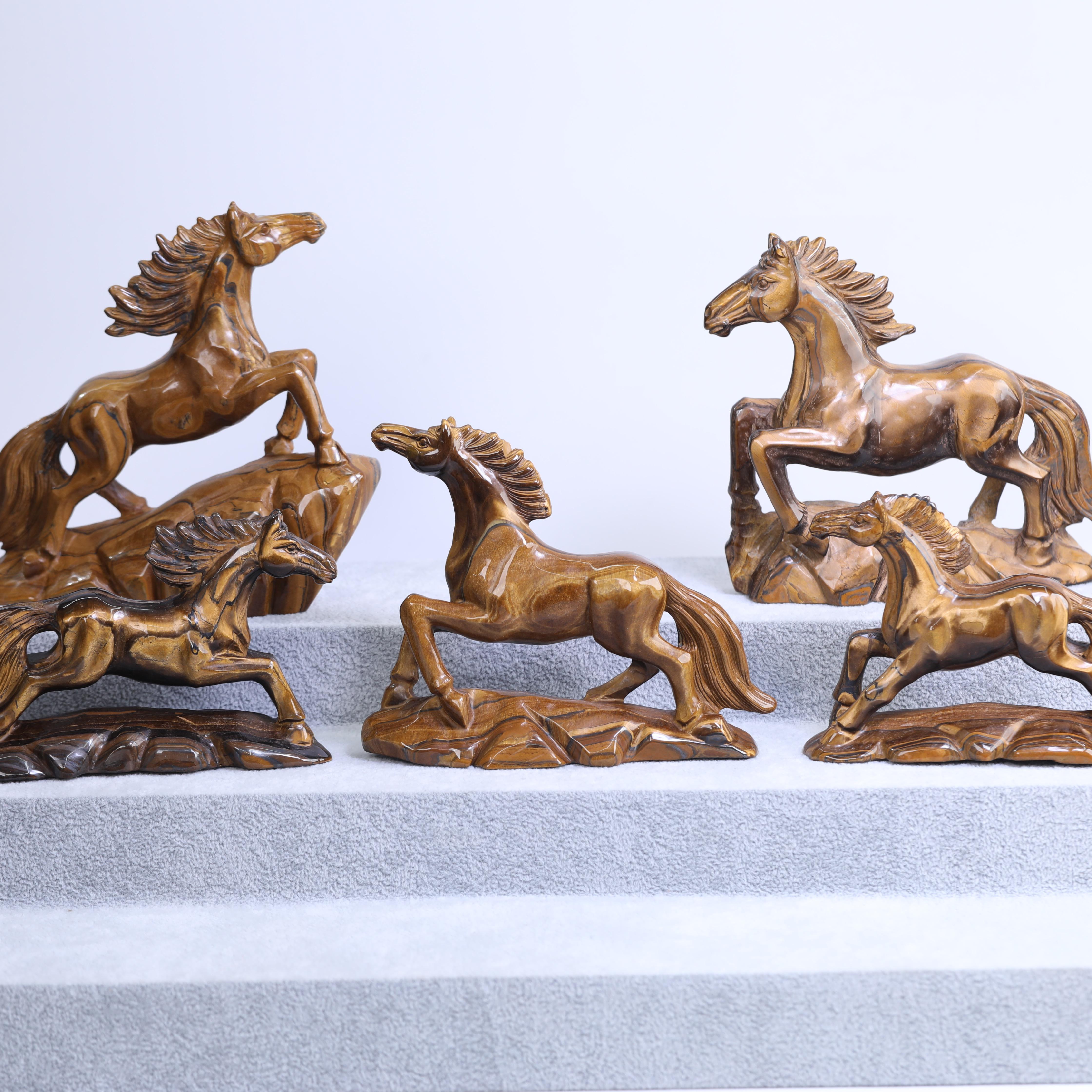 Hand-Carved Horse Artwork From Tiger s Eye - Exquisite Craftsmanship (Gold,One Size) золотой
