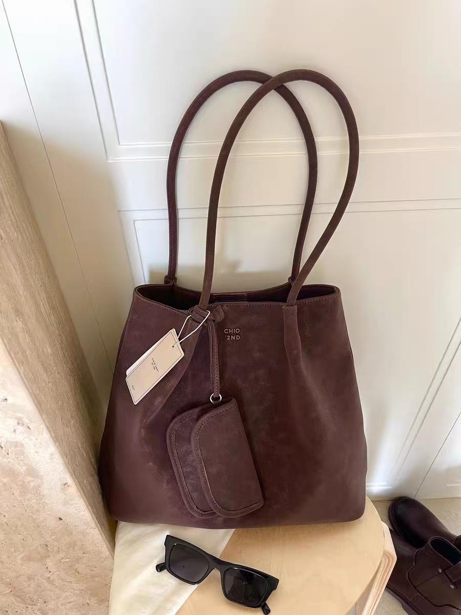 

Nanfeng versatile trend moonlight light light baguette bag women 2025 new commuter handbag shoulder armpit bag