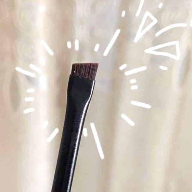 

Nreain - Angled Eye Makeup Brush Black & Silver