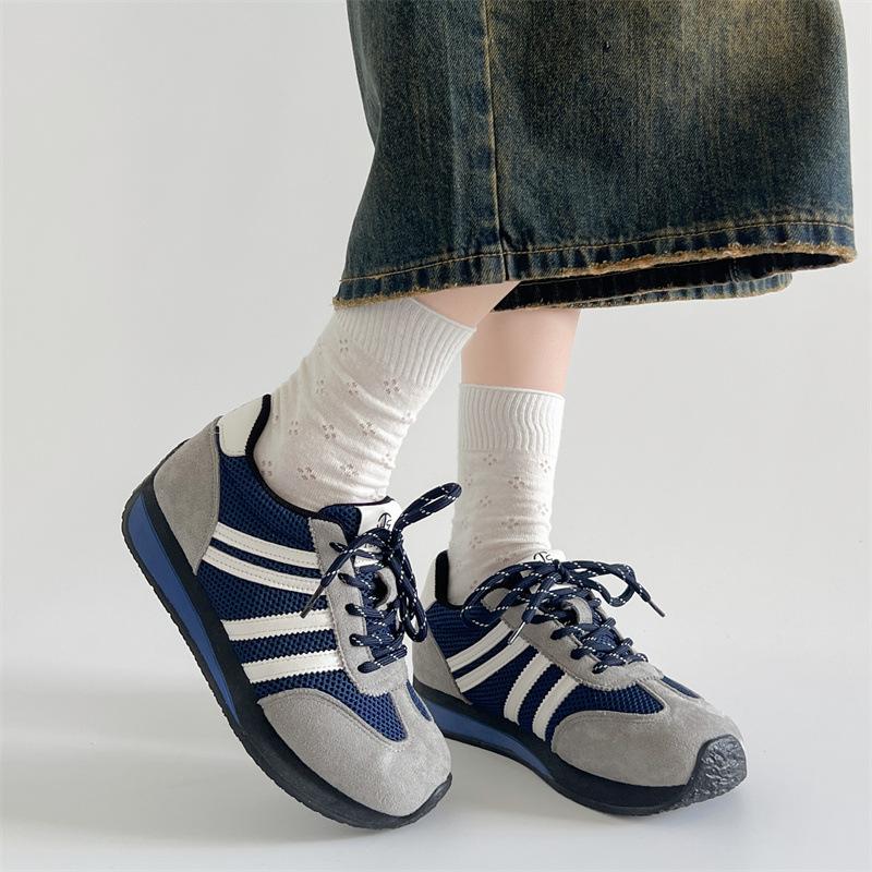 Queen Fan retro platt botten inre höjdökning tyska träningsskor dam 2025 nya sommar mångsidiga Forrest Gump casual sportskor