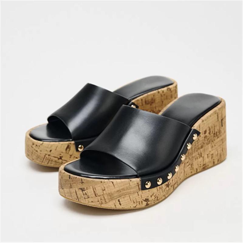 Fashion Top Quality Women Metal Rivets Slippers Platform Sandals Wood Casual Shoes Thick Sole Slipper Ladies Garden Shoes