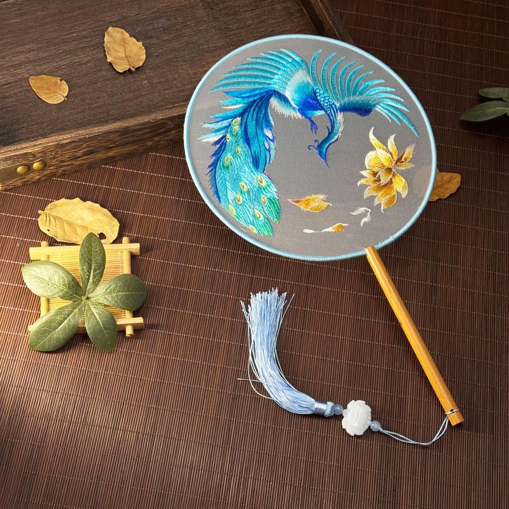 Chinese Style Eight Petal Embroidery Round Fan with Wooden Handle Portable Printed Vintage Fan Dance Wedding Favors