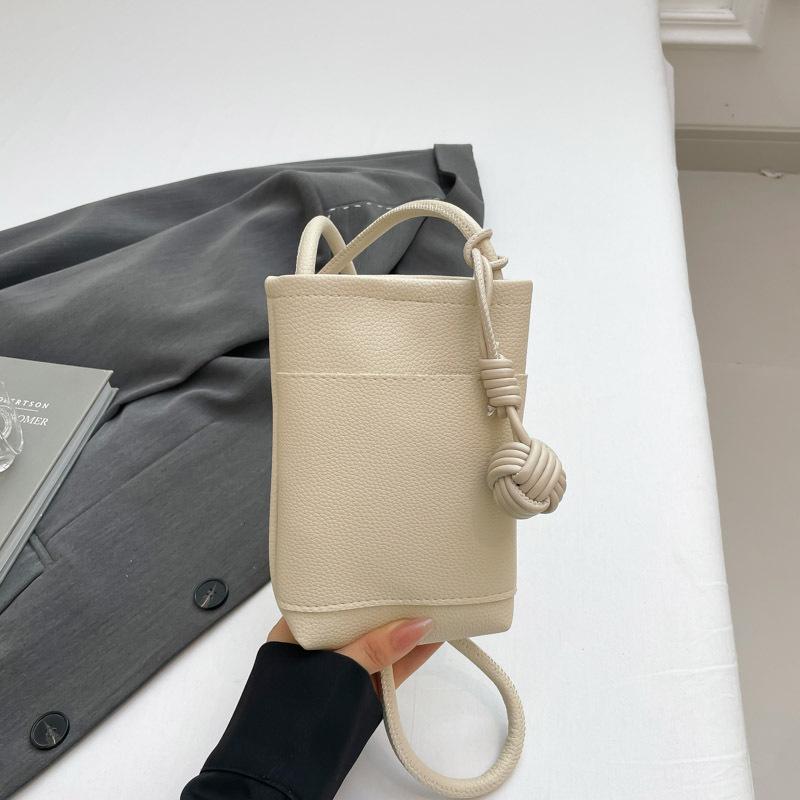 Niche new casual messenger bag vertical mobile phone bag simple and fashionable shoulder bag women's lightweight solid color versatile