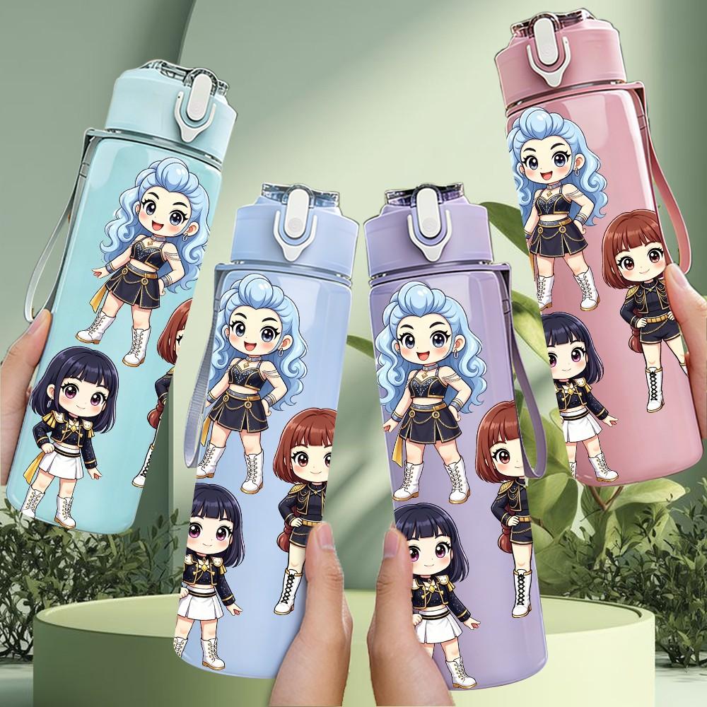 1PC Two Chibi Girl Character Duo 750ml Color Plastic Sports Water Bottle Leakproof Flip Straw Lid For Sports Office Home Use
