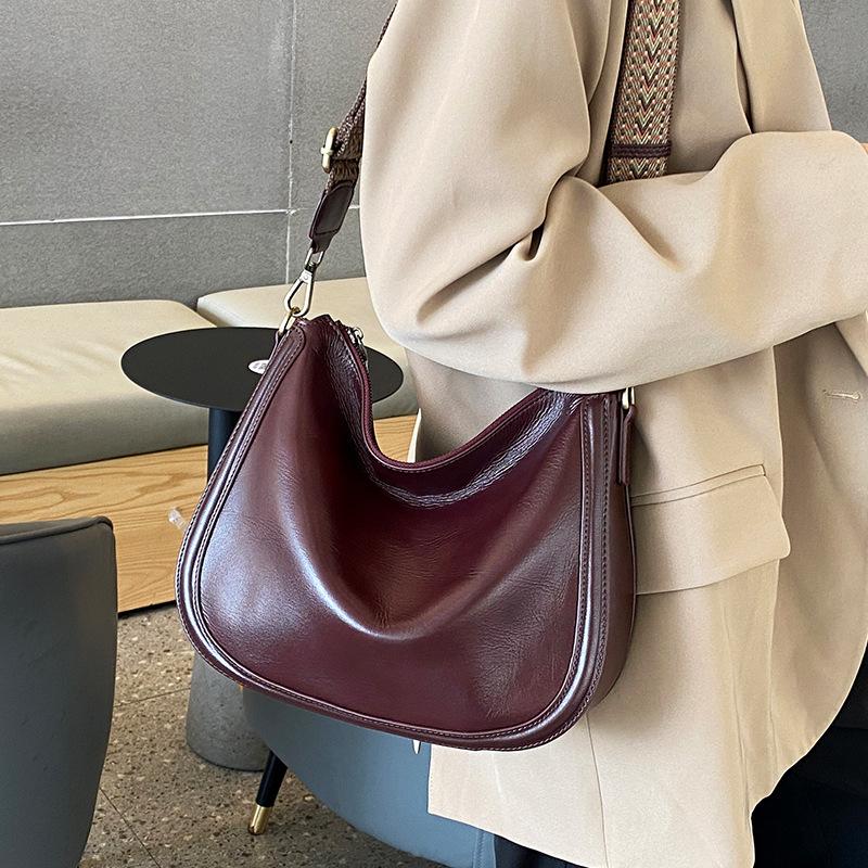 New Versatile Broadband High-capacity Crossbody Bag for Women's Niche Leather Shoulder Bag, Simple and Fashionable Cowhide Soft Bag