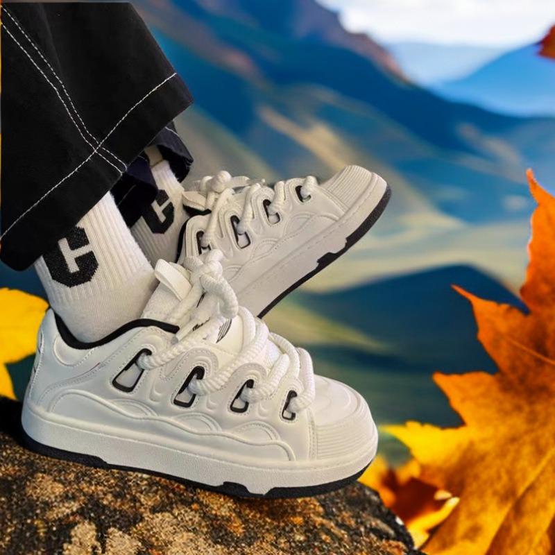 New versatile autumn little white shoes street shot flat-soled non-slip board shoes niche light student shoes