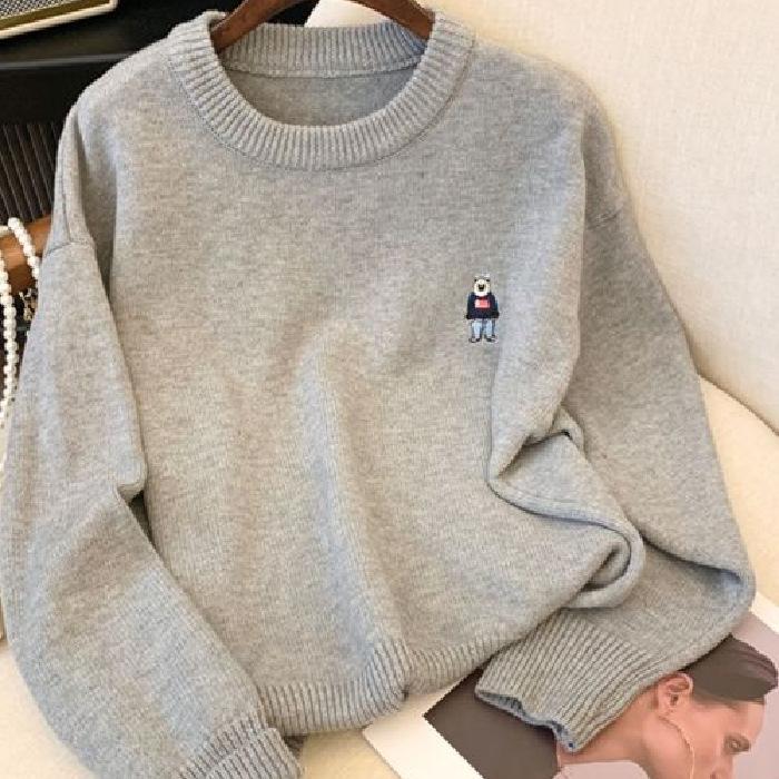 Women's Sweet Bear Embroidery Sweater, Age-Reducing, Round Neck, Soft & Loose Knit, Autumn/Winter Korean Style Top