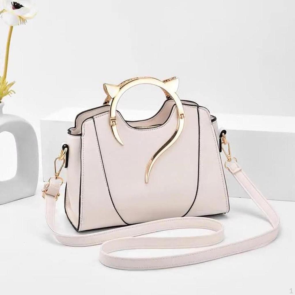 Elegant Women's Bag with Handle, Ideal for Work, Leisure And Travel.
