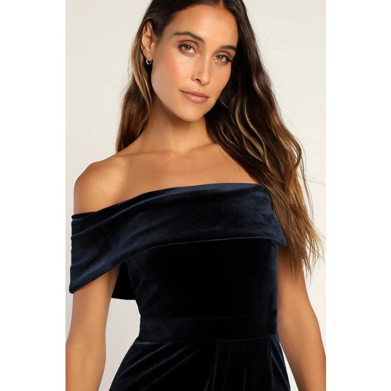 Velvet Dress with Elegant Temperament  One Shoulder Slit Dress
