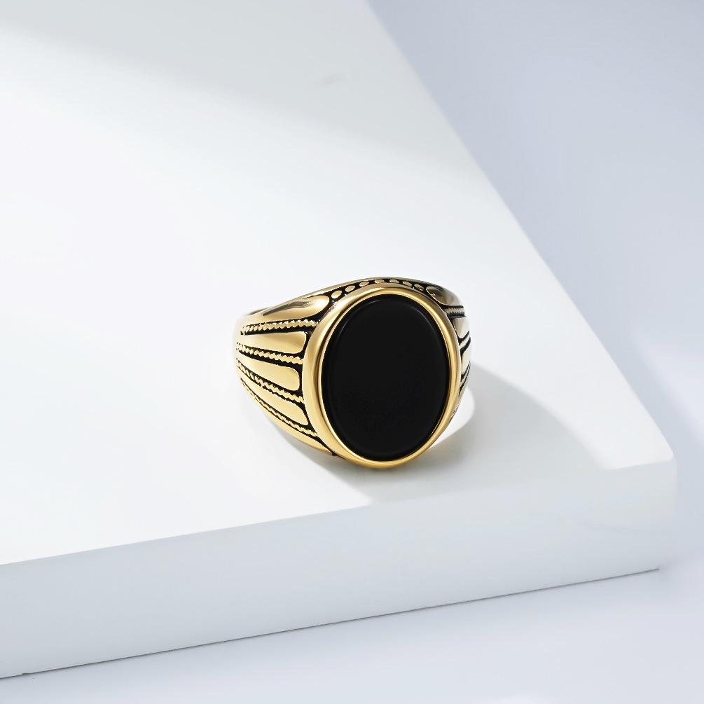 Trendy Retro Black Gemstone Titanium Steel Ring Men's Niche High-end Cold Wind Ring Hand Jewelry