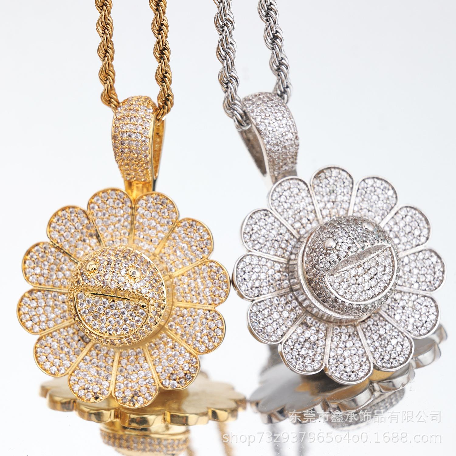 

European & American Hip-hop Zircon Sunflower Rotating Pendant - High-end Christmas Accessory Steel Pendant Only