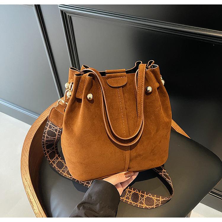 Korean High-End Versatile Bucket Bag, Spring/Summer 2026 Edition: Wide Strap Single Shoulder Crossbody Women's Handbag