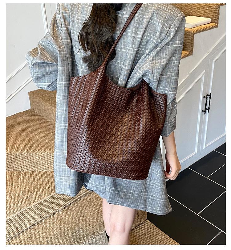 Retro Bag Women's Large Capacity 2025 New Autumn and Winter Versatile Single Shoulder Woven Mother and Child Bag Commuter Tote Bag