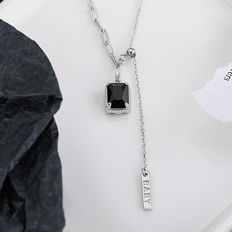 Elegant Black Square Pendant Necklace - 2022 Women's High-End Design Collarbone Chain