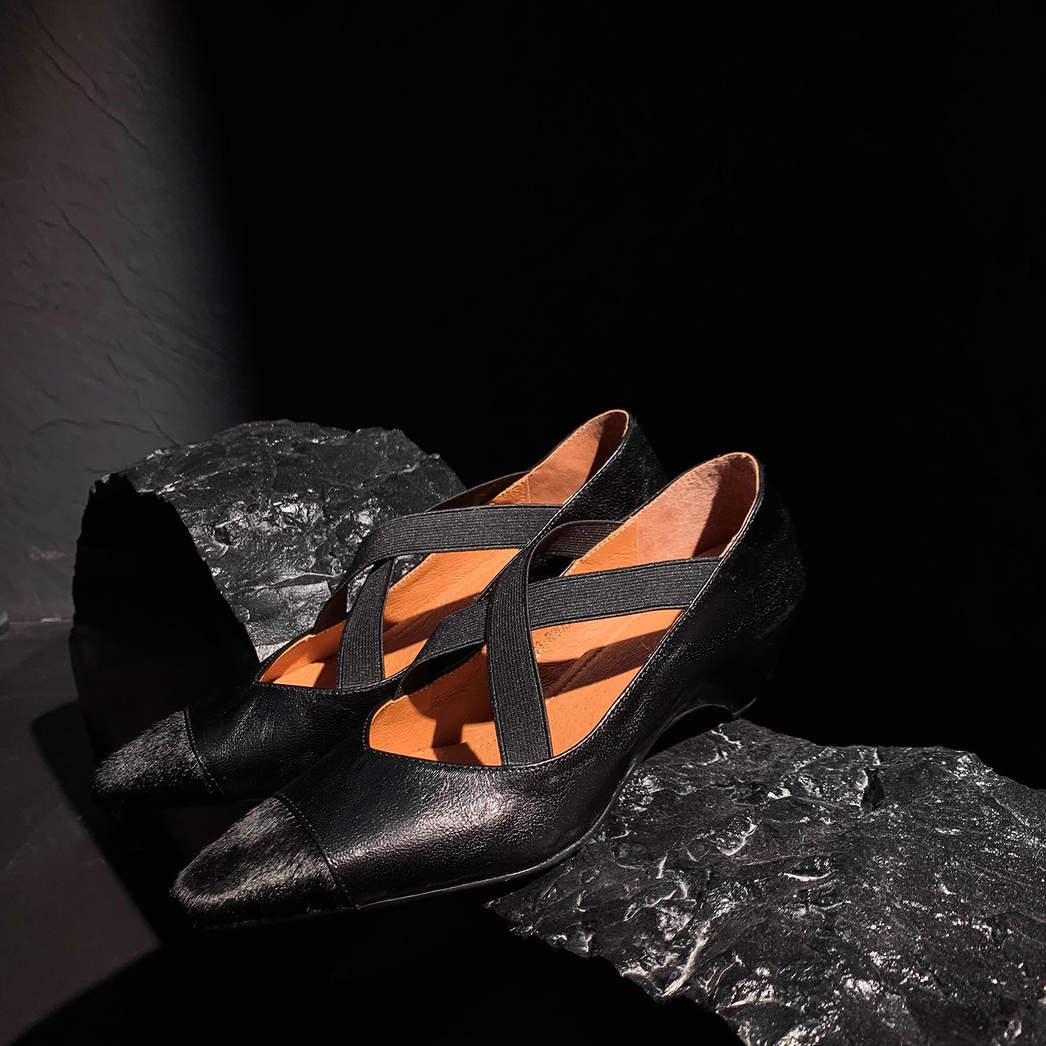 

Niche design~ pointed French retro shallow mouth single shoes, spring and autumn 2025 new cross-strap middle heel women s shoes 40 can be customized without return or exchange. чёрный