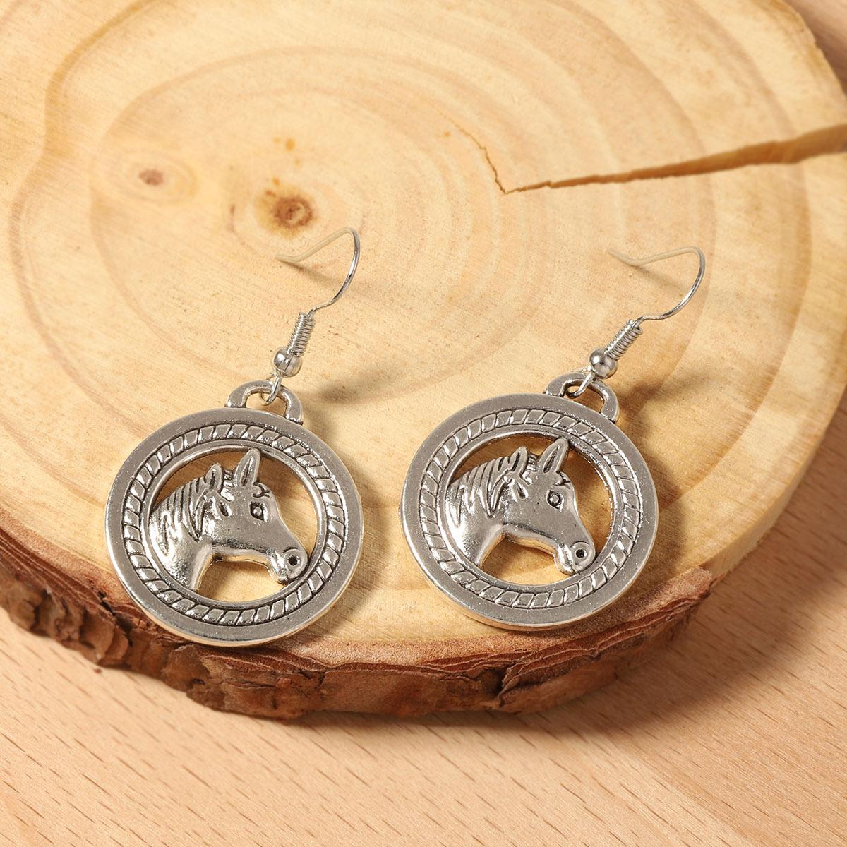 

Western cowboy-style antique silver design little horse and calf pendant ear hook, a unique and niche women s style