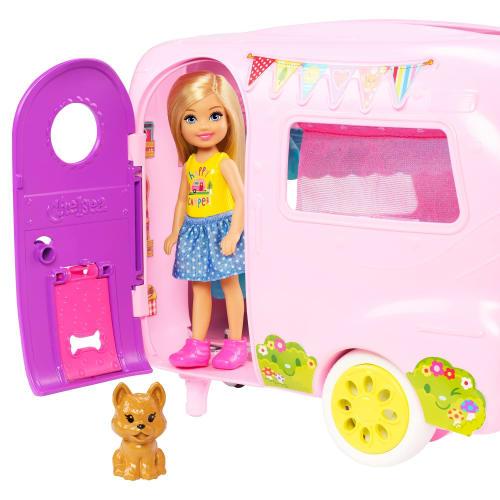 Barbie [Nur online] Chelsea und eine lustige Campinggitarre und ein Set süßer Autos und Anhänger (mit Puppe) [Anziehpuppe] [ab 3 Jahren] FXG90